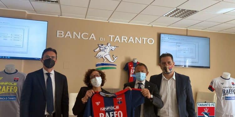 Taranto, due nuovi sponsor sulla maglia rossoblu: con Raffo anche Ninfole e Banca di Taranto