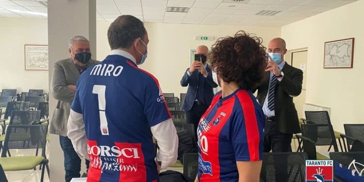 Taranto, due nuovi sponsor sulla maglia rossoblu: con Raffo anche Ninfole e Banca di Taranto