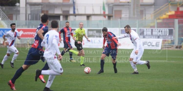 Taranto-Casarano 0-0, la cronaca: pareggio con recriminazioni