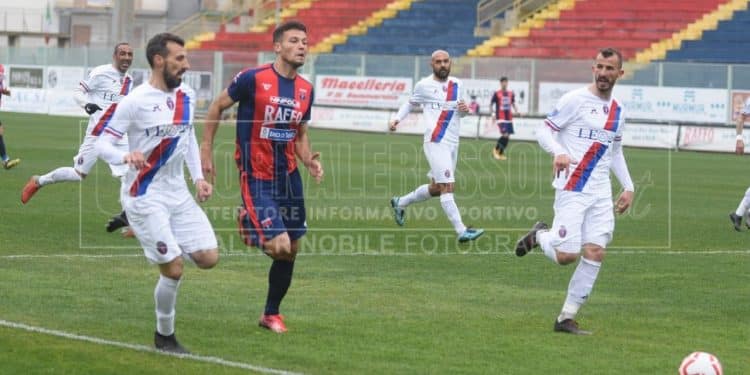 Taranto-Casarano 0-0, la cronaca: pareggio con recriminazioni