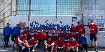 Taranto, la squadra posa con la “stampa” dei tifosi