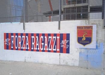 Taranto, spunta il vecchio logo sulle mura dello Iacovone