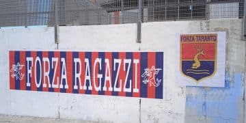 Taranto, spunta il vecchio logo sulle mura dello Iacovone