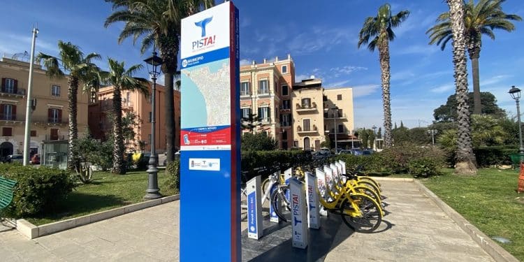 Il bike sharing piace alla città, 200 abbonamenti in un mese