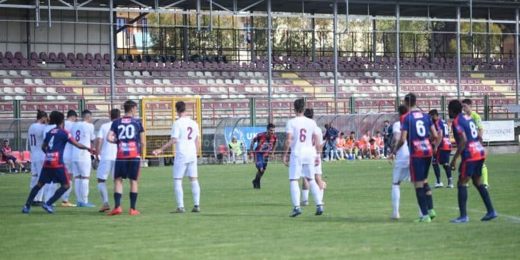 Real Aversa-Taranto 0-0, la moviola: rigore giusto, ma c’era fallo su un difensore rossoblu