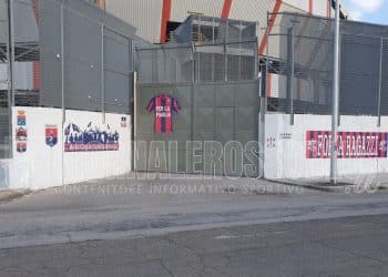 Taranto, altro omaggio dei tifosi all’ingresso degli spogliatoi