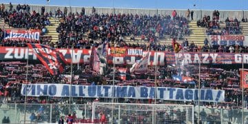 Taranto, la forza degli ultras rossoblu: sostegno alla squadra prima della trasferta di Francavilla