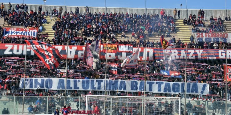 Taranto, la forza degli ultras rossoblu: sostegno alla squadra prima della trasferta di Francavilla