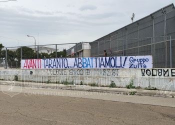 Taranto, striscione di incitamento da parte del Gruppo Zuffa