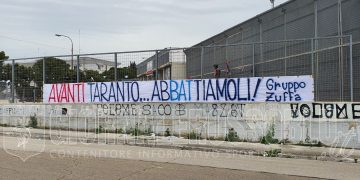 Taranto, striscione di incitamento da parte del Gruppo Zuffa
