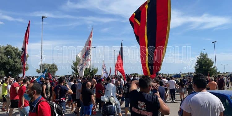 Taranto, i tifosi incontrano la squadra a Parco Cimino: le foto