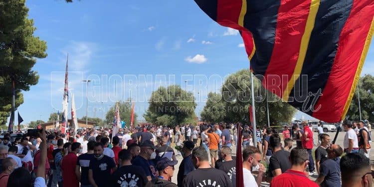 Taranto, i tifosi incontrano la squadra a Parco Cimino: le foto