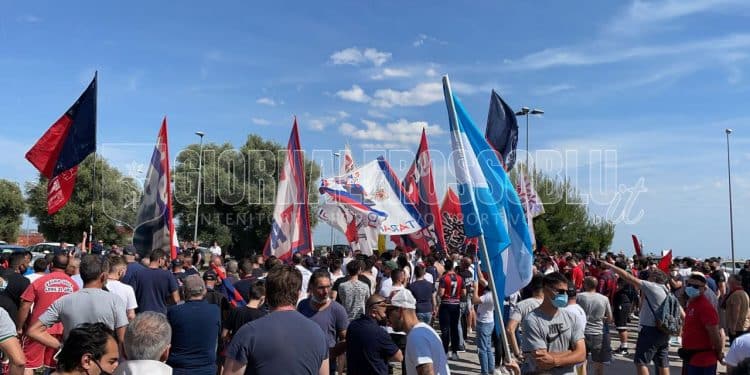 Taranto, i tifosi incontrano la squadra a Parco Cimino: le foto