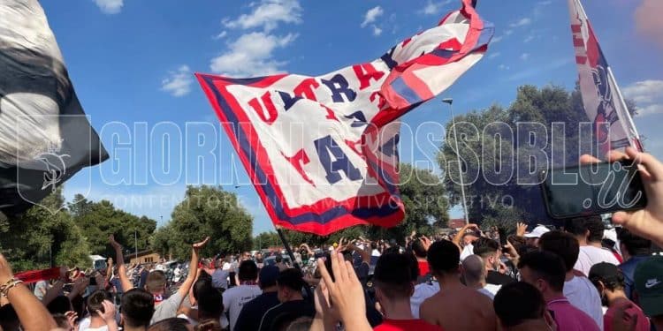 Taranto, i tifosi incontrano la squadra a Parco Cimino: le foto