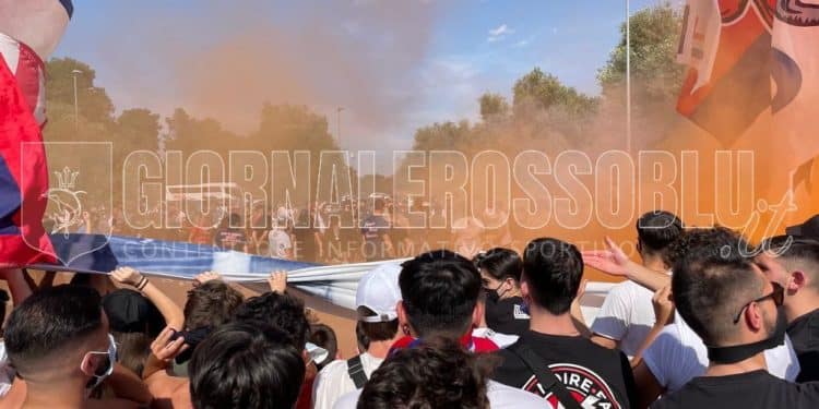 Taranto, i tifosi incontrano la squadra a Parco Cimino: le foto
