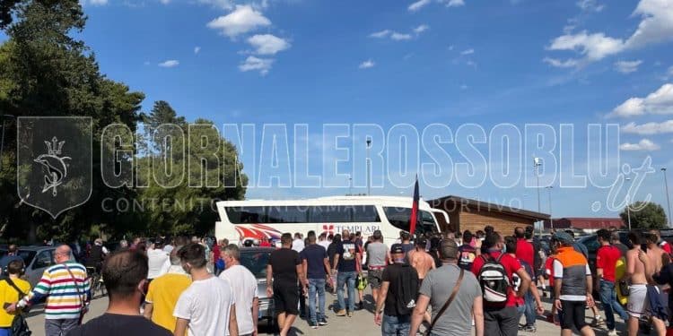 Taranto, i tifosi incontrano la squadra a Parco Cimino: le foto