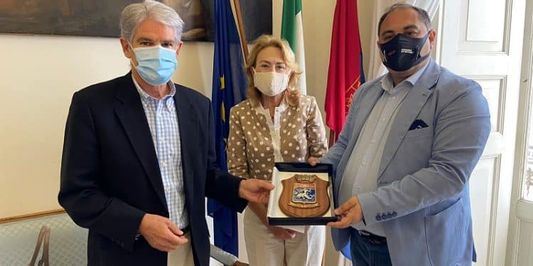 Diplomatici in visita a Palazzo di Città per SailGP, Melucci: «Onorati della loro presenza»