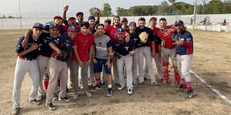 Tritons, il derby si colora di rossoblu: battuto il Bari