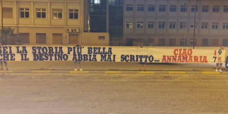 Taranto, tifosi: striscione in ricordo di Annamaria