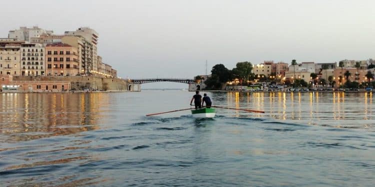 Palio di Taranto, Manzulli: «Un’emozione scoprire la città attraverso i vogatori»