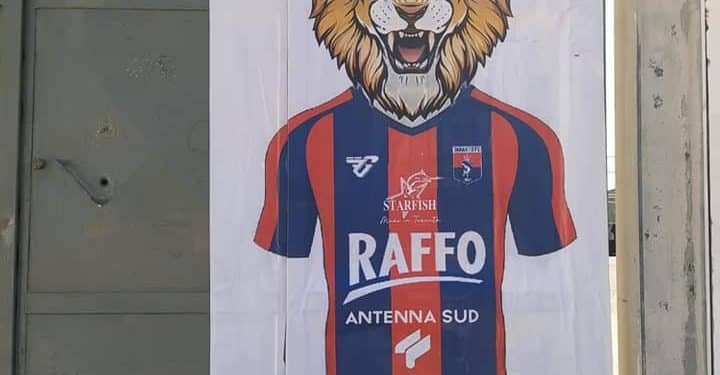Taranto, i tifosi caricano la squadra prima del match contro il Palermo