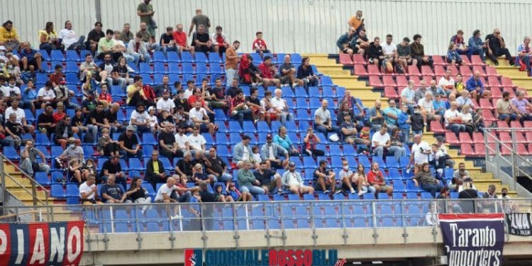 Taranto, la torcida rossoblu motore aggiunto della squadra di Laterza
