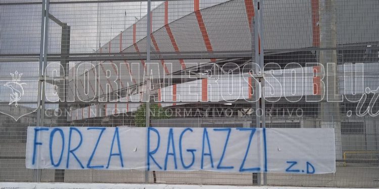 Taranto, tifosi a sostegno della squadra nonostante la disfatta di Catanzaro