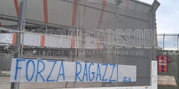 Taranto, tifosi a sostegno della squadra nonostante la disfatta di Catanzaro