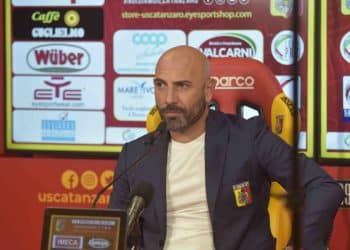 Catanzaro, esonerato il tecnico Antonio Calabro