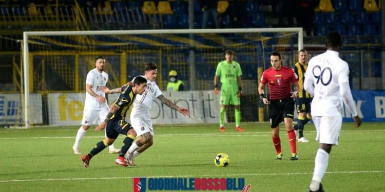 Juve Stabia-Taranto 3-2, la cronaca: al Menti non basta il cuore. Le vespe “stoppano” i rossoblu