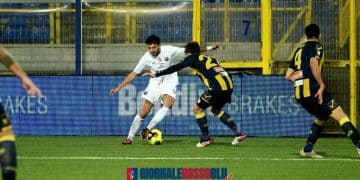 Juve Stabia-Taranto 3-2, la cronaca: al Menti non basta il cuore. Le vespe “stoppano” i rossoblu