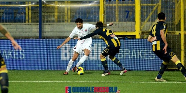 Juve Stabia-Taranto 3-2, la cronaca: al Menti non basta il cuore. Le vespe “stoppano” i rossoblu