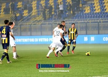 Juve Stabia-Taranto 3-2, la cronaca: al Menti non basta il cuore. Le vespe “stoppano” i rossoblu