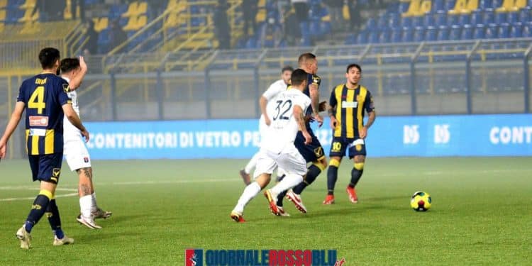 Juve Stabia-Taranto 3-2, la cronaca: al Menti non basta il cuore. Le vespe “stoppano” i rossoblu