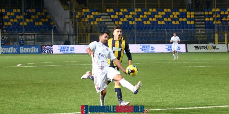 Juve Stabia-Taranto 3-2, la cronaca: al Menti non basta il cuore. Le vespe “stoppano” i rossoblu