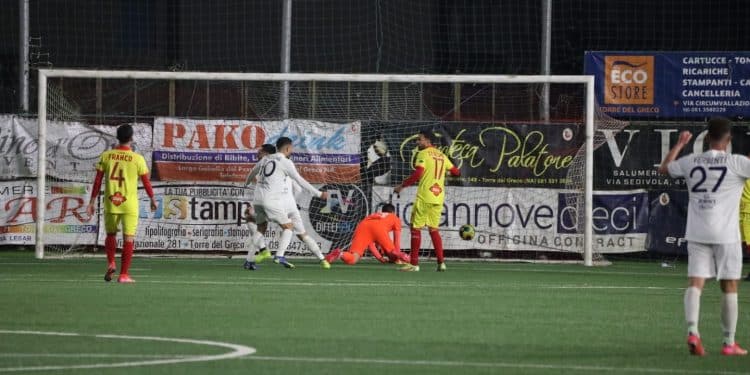 Turris-Taranto 1-2, la cronaca: Saraniti decisivo. Impresa rossoblù a Torre del Greco