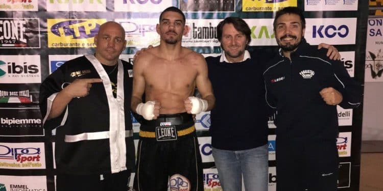 Boxe, strepitoso Nino Rossetti batte Arvelo Segura a Torino