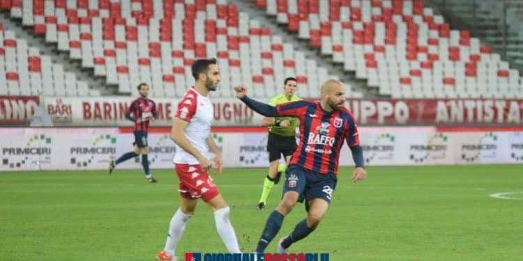 Bari-Taranto 3-1, la cronaca: troppo divario in campo, il derby va ai padroni di casa