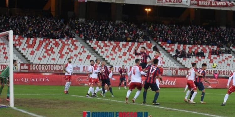 Bari-Taranto 3-1, la cronaca: troppo divario in campo, il derby va ai padroni di casa