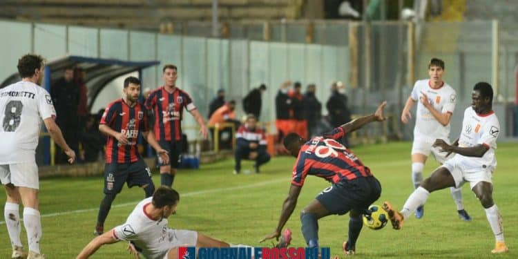 Taranto-ACR Messina 0-0, la cronaca: solo un punto che muove la classifica