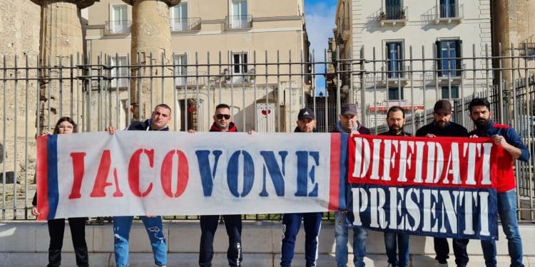 Taranto, tributo dei supporter ionici a Erasmo Iacovone