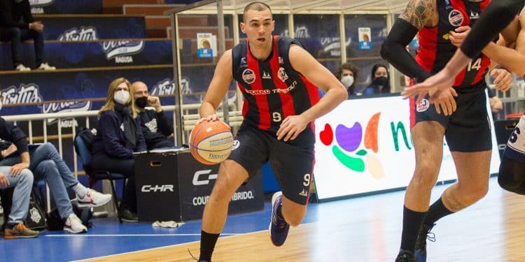 Pozzuoli-CJ Basket 72-83: Conti ne fa 38 e trascina Taranto!