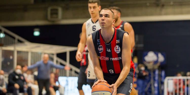 Pozzuoli-CJ Basket 72-83: Conti ne fa 38 e trascina Taranto!