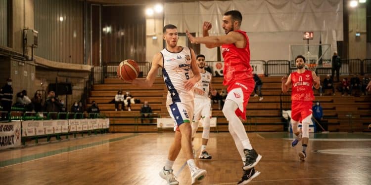 Valentino Basket Castellaneta, la formazione biancorossa è fuori dalle prime otto posizioni