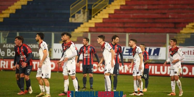 Taranto-Foggia 1-1, la cronaca: Saraniti risponde a Nicolao. Il derby finisce pari