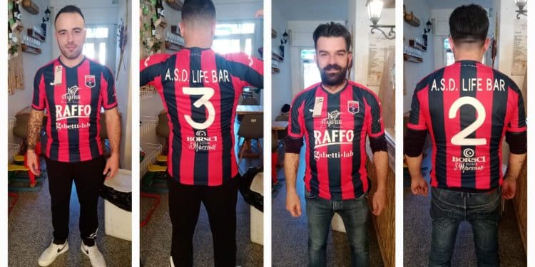 Taranto, l’A.S.D. Life Bar 2018 tributa la squadra rossoblu