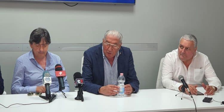 Taranto: presentato ufficialmente Nicola Dionisio, la fotogallery