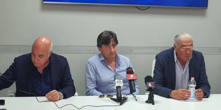 Taranto: presentato ufficialmente Nicola Dionisio, la fotogallery