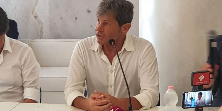 Taranto, presentato ufficialmente Nello Di Costanzo: la fotogallery