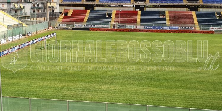 Taranto, le condizioni del manto erboso dello Stadio Iacovone